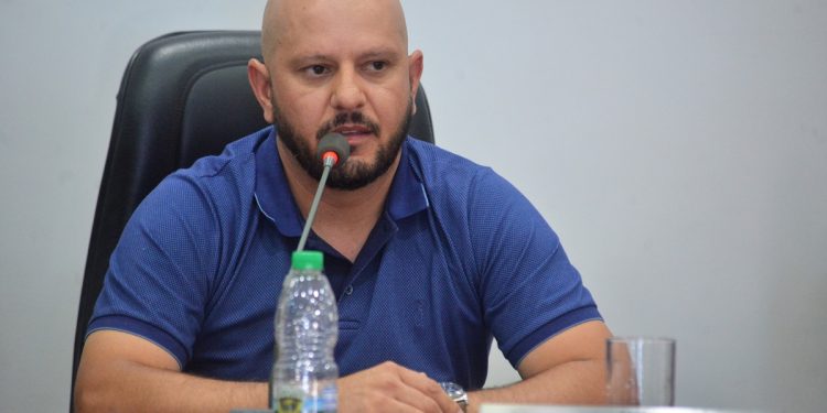 Vereador Sandro do Proteção é alvo da PF por contrabando de cigarros