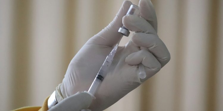 Anvisa reforça que vacina contra a gripe é segura e rebate boatos