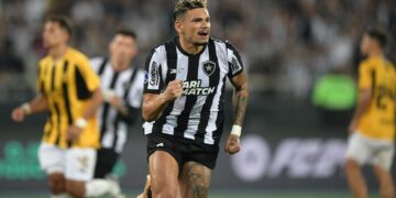 Botafogo vence o Guaraní-PAR de virada e leva vantagem nas oitavas da Sul-Americana