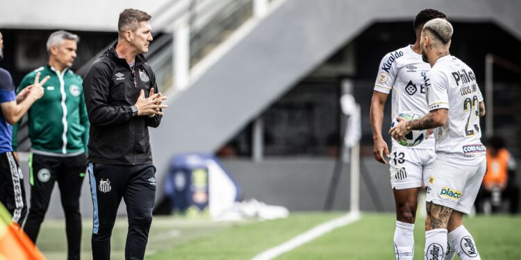 Mudanças erradas? Quase 70% dos gols sofridos pelo Santos com Turra saíram após 1ª substituição