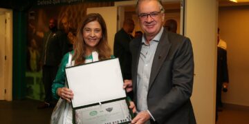 Cobrada por torcida, Leila brinca após classificação do Palmeiras: “Estão mais calmos?”