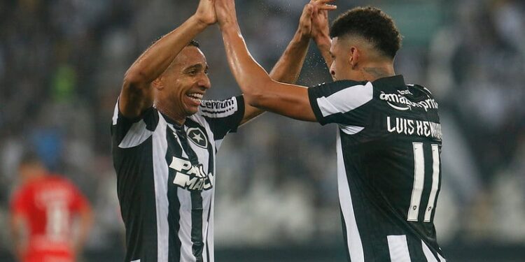 Veja os melhores momentos de Botafogo 3 x 1 Internacional pelo Brasileirão