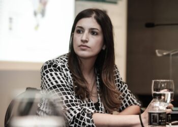 Falta de controle da polícia é um risco enorme para democracia, diz Samira Bueno
