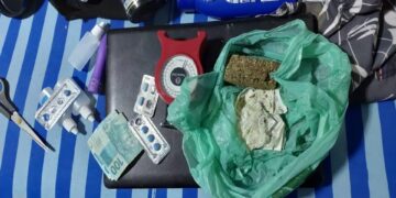 Jovem é preso após espancar e esfaquear homem em ataque de ciúmes