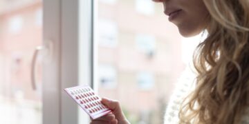 Anticoncepcionais podem causar trombose? Ginecologista explica