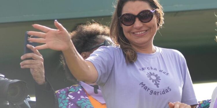 “Sempre sonhei em estar aqui”, diz Janja em carro de som na Marcha das Margaridas. Vídeos