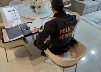 Pilotos e mecânicos de aviões são alvos da PF em operação contra garimpos