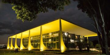 Homem é preso após matar companheira a facadas no DF