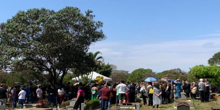 “Nunca vai existir outra igual”, diz irmã de psicóloga achada morta em carro no Lago Paranoá