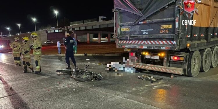 DF: motociclista morre após bater em caminhão embaixo de viaduto na BR-020