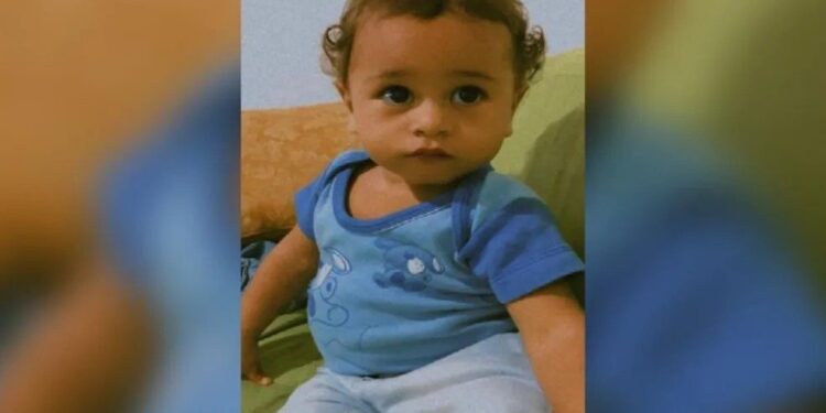 Bebê que ingeriu colírio por engano morreu de pneumonia, diz polícia