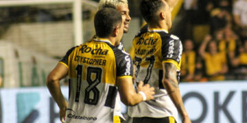Criciúma bate Ponte Preta de virada e segue na perseguição do G4 da Série B
