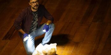 Dulcina de Moraes misturou cristais com cimento na construção de teatro