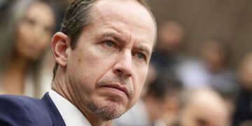 PM de folga briga em bar, apanha de garçom, xinga colegas e vai preso