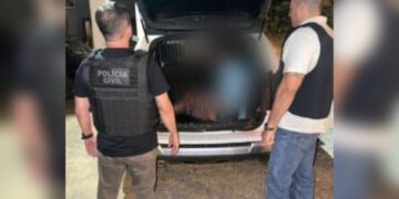 Entorno: acusado por feminicídio é preso em flagrante agredindo filha