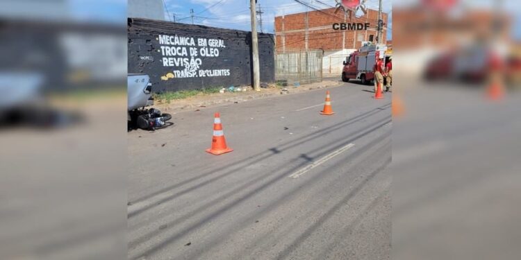 Motociclista morre após bater em caminhonete Hilux no Paranoá