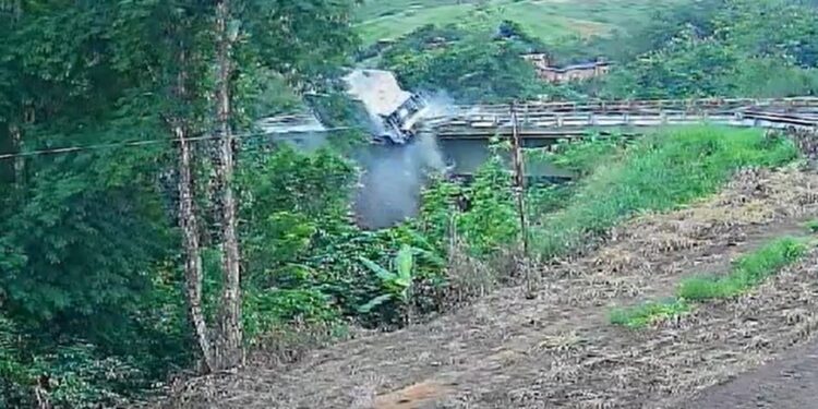 Imprudência: motorista é flagrado fazendo manobras de risco na EPTG. Vídeos