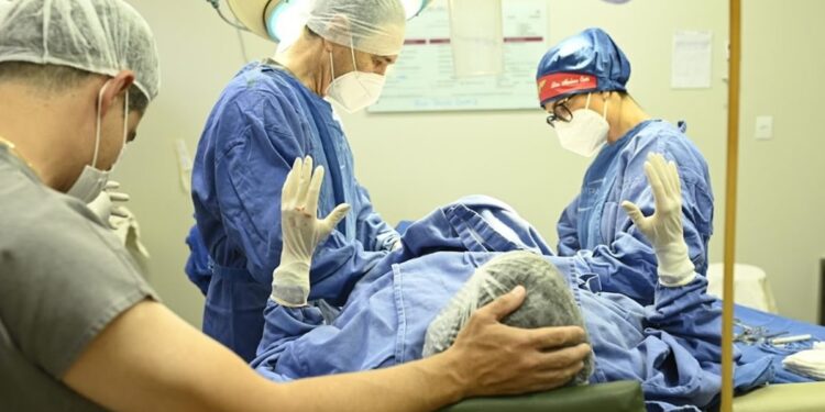 Associação de obstetras se declara contrária à cesariana MAC. Entenda