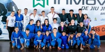 Jiu-jítsu: pentacampeã dá aula a 60 crianças carentes no Sol Nascente