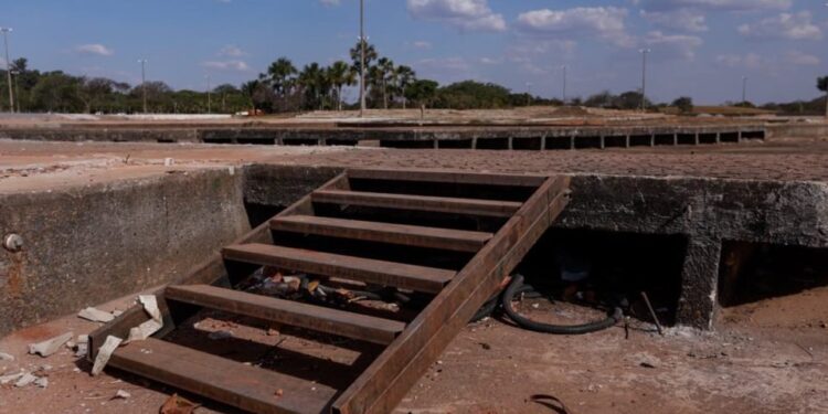 Frequentadores reclamam de sujeira em praça do Parque da Cidade após eventos