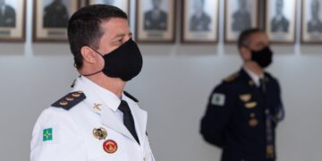 Chutes e soco em mulher: quem é o coronel da PMDF preso por desacato