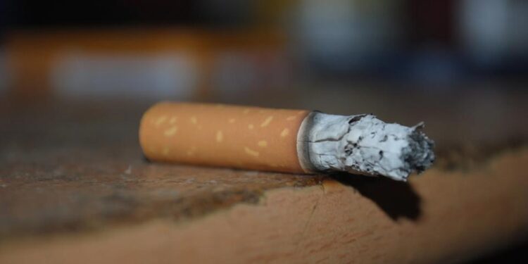 Fumantes têm risco duas vezes maior de ter um AVC, alerta especialista 