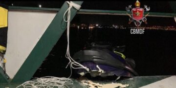 Vídeo: jet ski bate em flutuante e deixa mulher ferida no Lago Paranoá