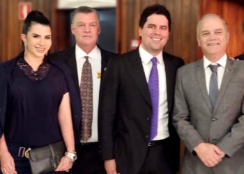 Comitê Olímpico Brasileiro visita o Congresso Nacional com a triatleta Adriana Mangabeira representando as mulheres