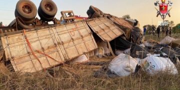 Motorista é atropelado pelo próprio caminhão carregado de areia no DF