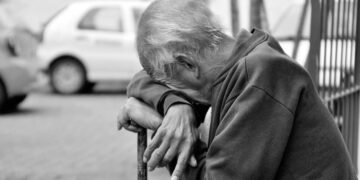 Número de idosos em situação de pobreza no país alcançou 2,8 milhões no ano de 2022