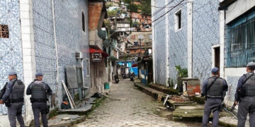 “Nossos filhos são escudos?” Mães denunciam ações policiais em escolas na Baixada Santista