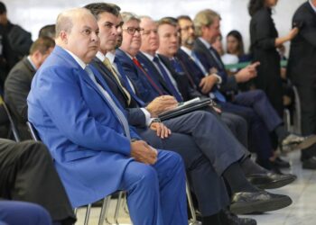 Lula assina decreto que nomeia Ibaneis integrante de conselho. Entenda