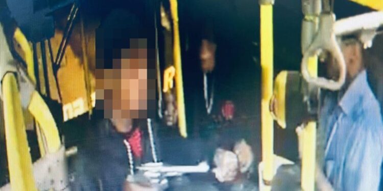 Menor diz que roubou R$ 20 em assalto que acabou com cobrador morto