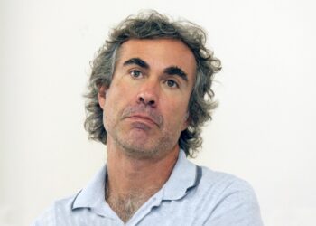 A fé e o fuzil: como a religião foi incorporada ao mundo do crime no Brasil