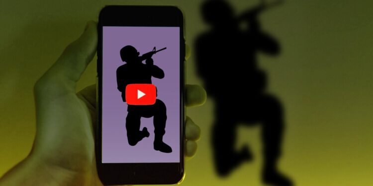 Os militares por trás de vídeos ensinando como usar e manter metralhadoras do Exército