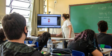 Reconhecimento facial no Paraná impõe monitoramento de emoções em escolas