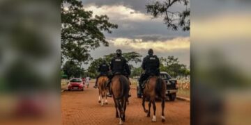 Amigos e parentes se despedem de dentista que morreu ao cair de cavalo