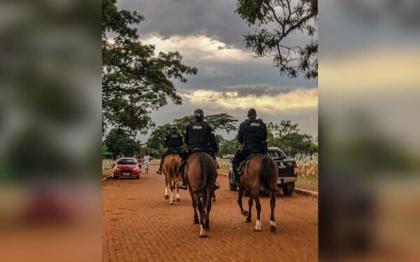 Amigos e parentes se despedem de dentista que morreu ao cair de cavalo