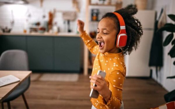 Pediatras alertam para perda auditiva por excesso de barulho