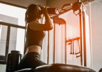 Bebe pouca água? Nutricionista cita principais sinais de desidratação