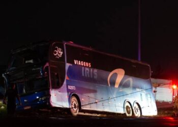 Motorista e dono de ônibus que tombou na 070 são presos por homicídio