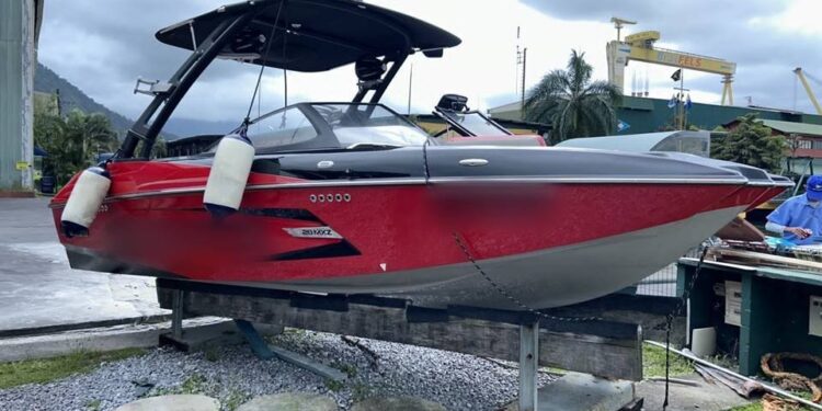 De carro de luxo a iate: veja o que PF apreendeu com “reis da sucata”