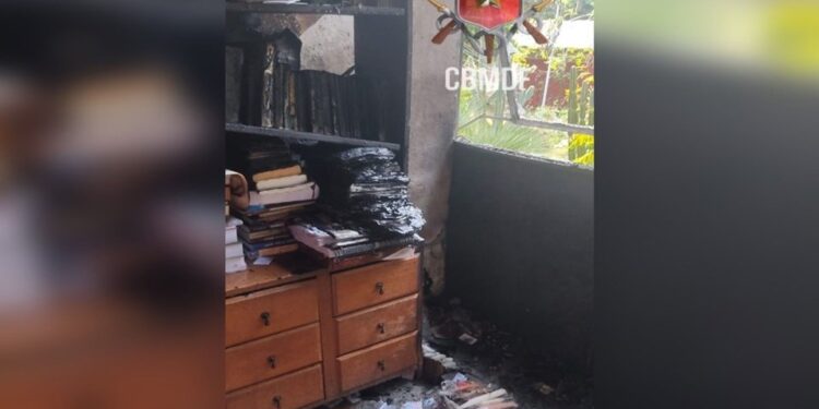 Vídeo: incêndio destrói quarto de apartamento da Asa Sul