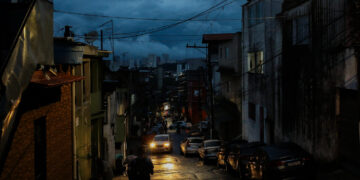Em São Paulo, corte de luz na periferia é até 8 vezes mais frequente que no centro