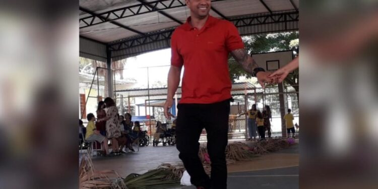 Aluno autista que teve braço quebrado por PM está em choque, diz mãe