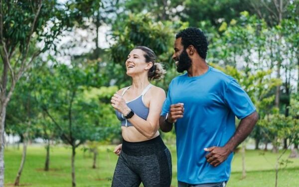 Corrida atrapalha ganho de massa muscular? Entenda os efeitos