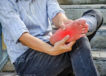 Menina fica sem andar após contrair grave infecção em banheira