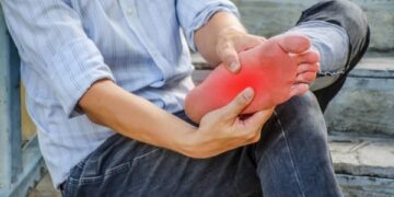 Menina fica sem andar após contrair grave infecção em banheira