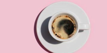 Afinal de contas, café faz bem ou mal à saúde? Veja o que ciência sabe