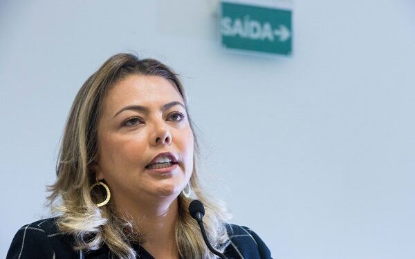Bancada do DF faz manobra para PMs e bombeiros terem auxílio-moradia